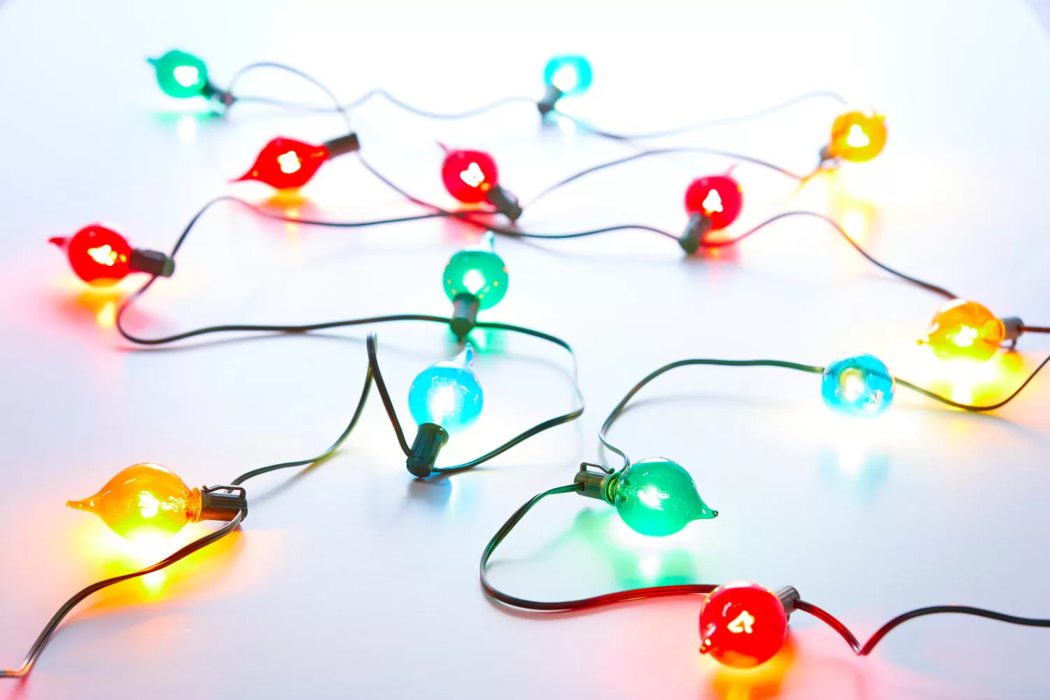 The Jolly Christmas Shop Vintage Reincarnated | Vintage Farm House | Raz 14' Connectable Shiny Kismet String Multicolor Lights L4237037