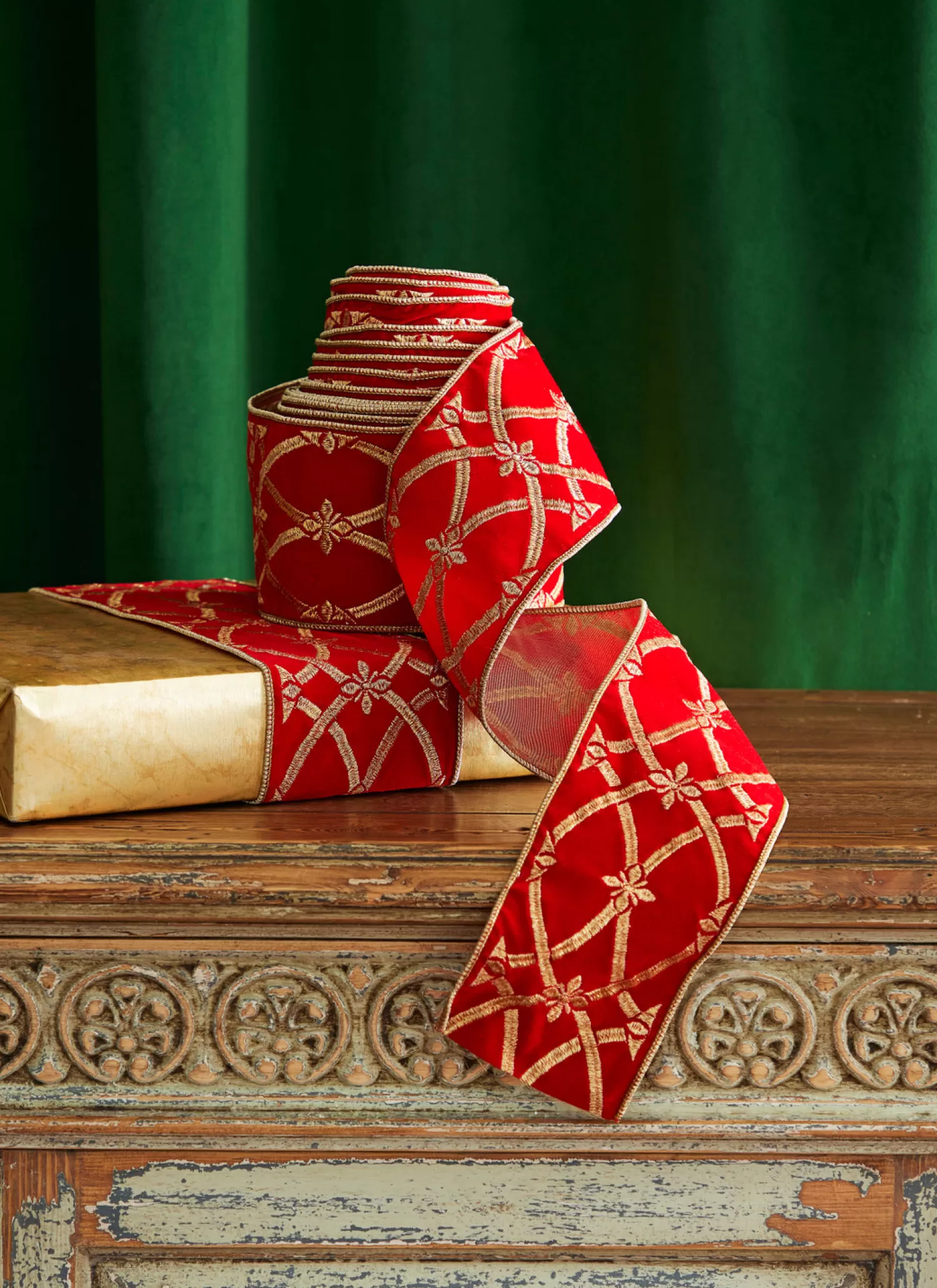 The Jolly Christmas Shop O Tannebaun | Traditional Christmas Decorations | Raz 4" Red And Gold Patterned Wired Christmas Ribbon R4327721