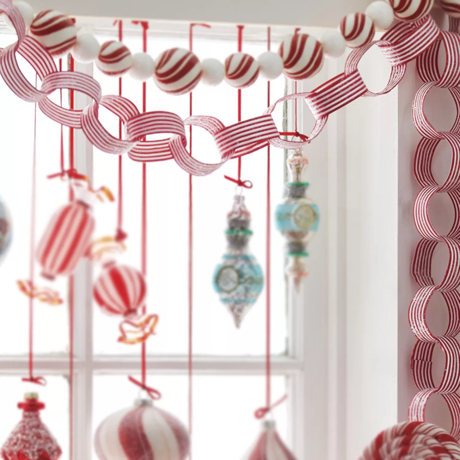 The Jolly Christmas Shop Jingle And Cocoa | The Candy Shop | Raz 4' Red And White Striped Chain Christmas Garland G4106712