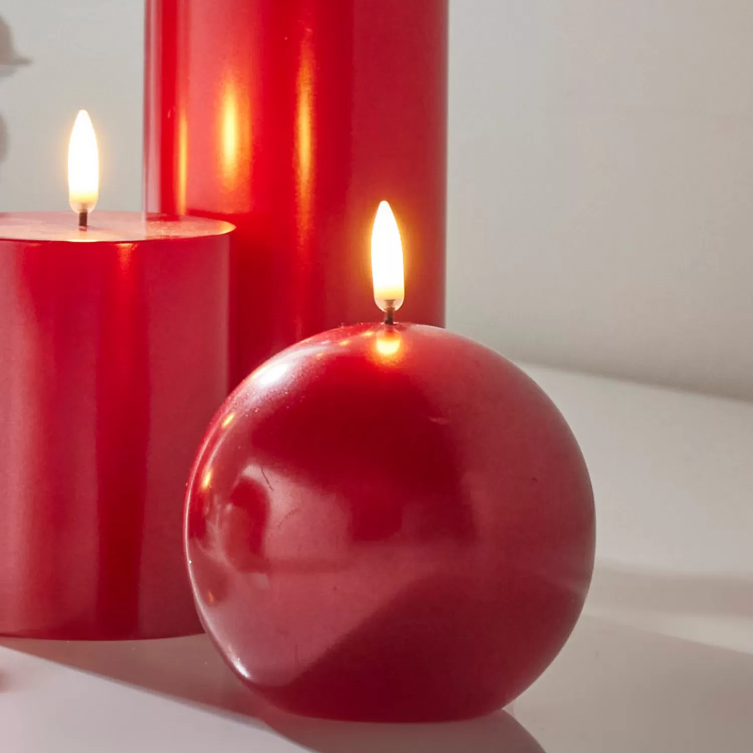 The Jolly Christmas Shop Classic Carols | Tinsel Town | Raz 4" Uyuni Metallic Red Round Battery Operated Candle With Lighted Flickering Wick 4434528