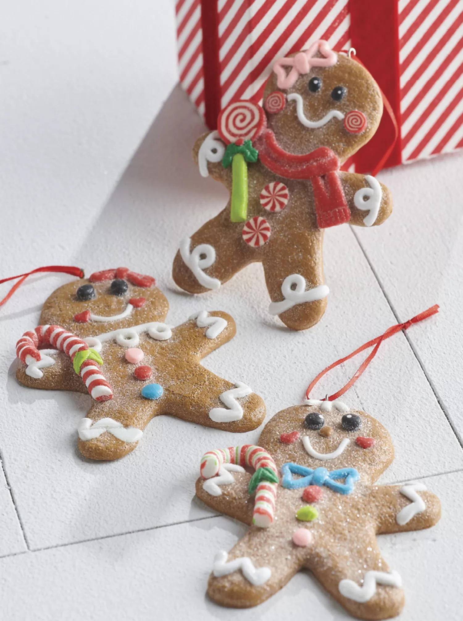 The Jolly Christmas Shop Jingle And Cocoa | Gingerbread | Raz 5" Decorated Gingerbread Boy Or Girl Christmas Ornament 4015547